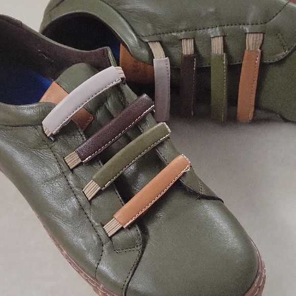 Spring Step Olive Green Leather Flats - Picture 7 of 11